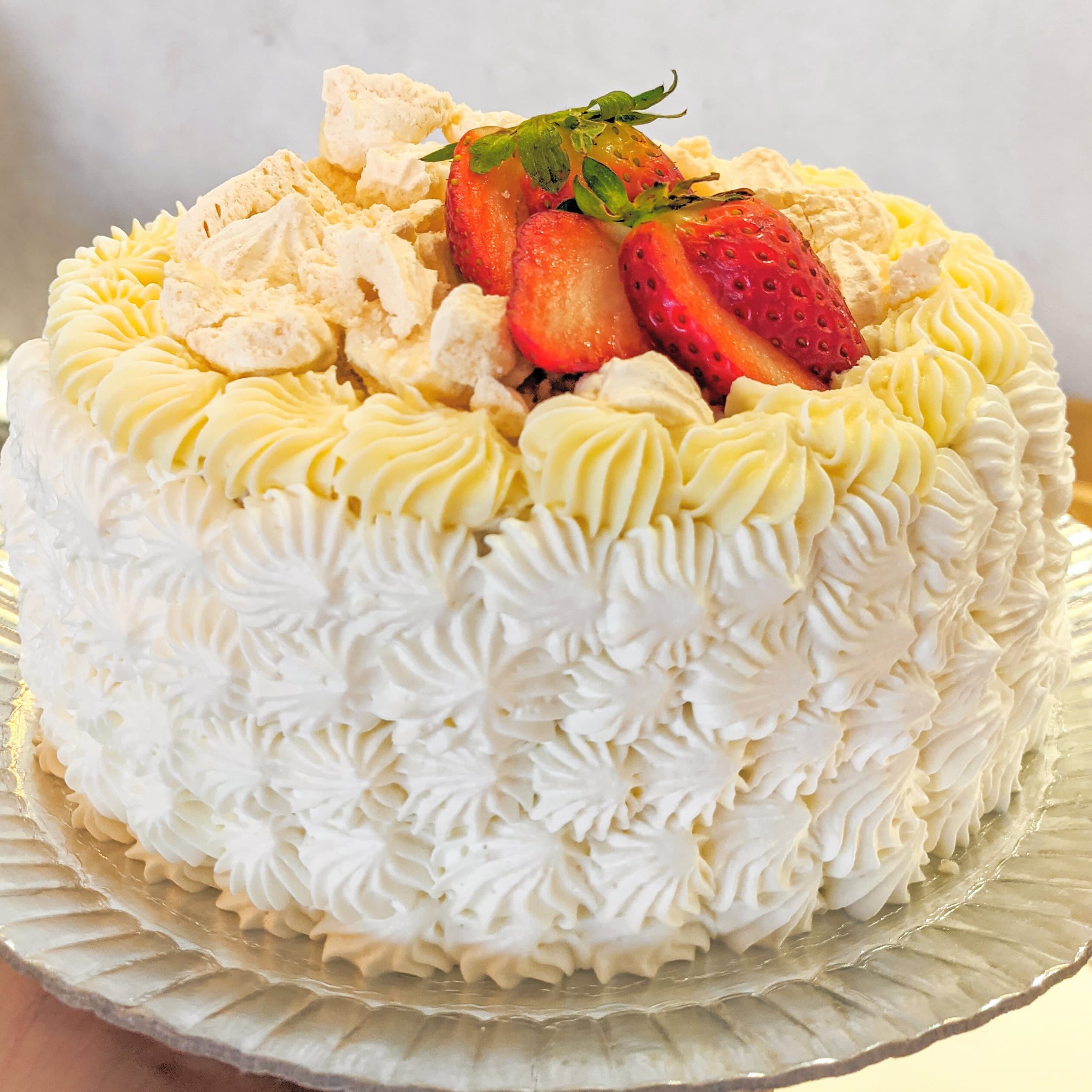 Torta morango com suspiro